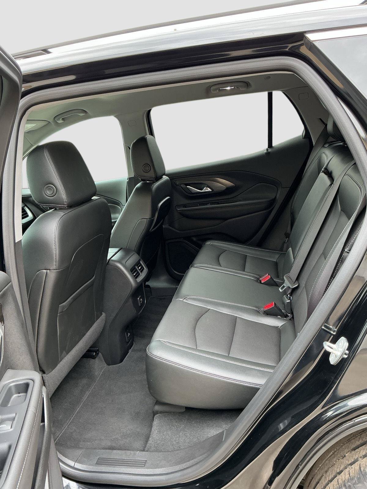 Used 2023 GMC Terrain SLT FWD image 18