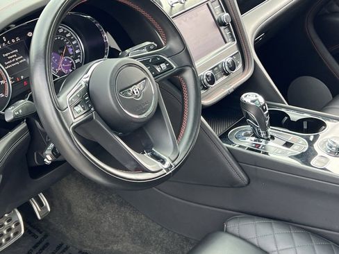 Used 2017 Bentley Bentayga image 16