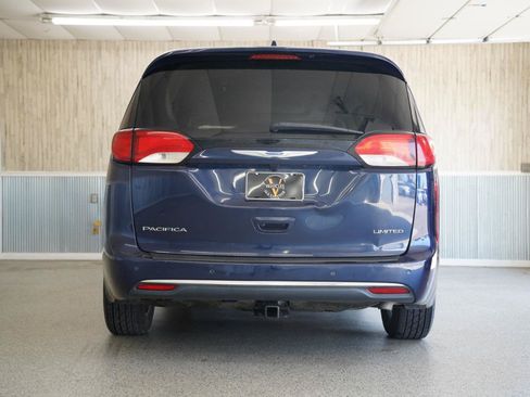 Used 2018 Chrysler Pacifica Limited FWD image 8