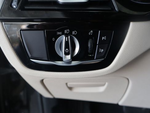 Used 2019 BMW 530i xDrive w/ Convenience Package image 21