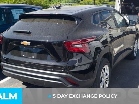 Used 2025 Chevrolet Trax LS FWD image 4