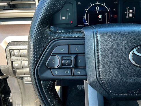 Used 2024 Toyota Tacoma SR5 AWD/4WD image 12