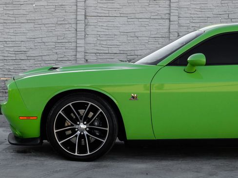 Used 2015 Dodge Challenger R/T Scat Pack w/ Leather Interior Group image 12