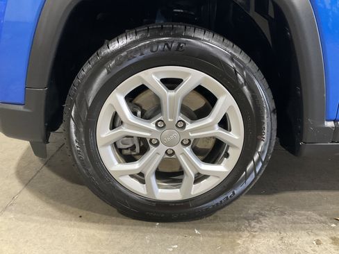 Used 2024 Jeep Compass Latitude image 12