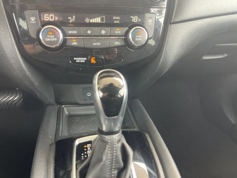 Used 2020 Nissan Rogue SV AWD/4WD image 18