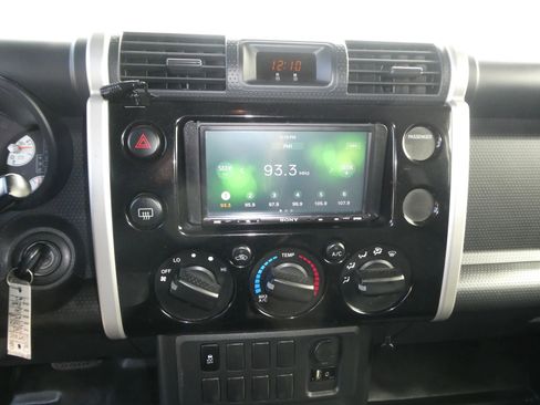 Used 2012 Toyota FJ Cruiser 4WD image 19