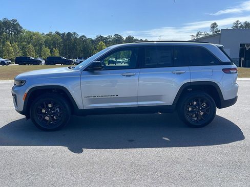 New 2026 Jeep Grand Cherokee Altitude AWD/4WD image 4