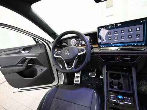 New 2026 Volkswagen Tiguan SEL R-Line image 32