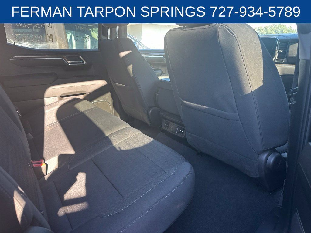 Used 2023 Chevrolet Silverado 1500 LT AWD/4WD image 5