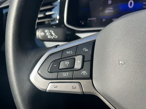 Used 2025 Volkswagen Jetta SE w/ Sunroof Package image 17