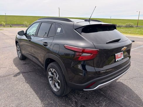 New 2026 Chevrolet Trax LT FWD image 8