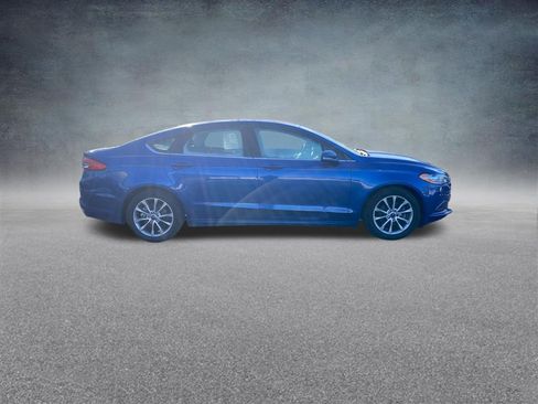 Used 2017 Ford Fusion SE w/ Fusion SE Technology Package image 9