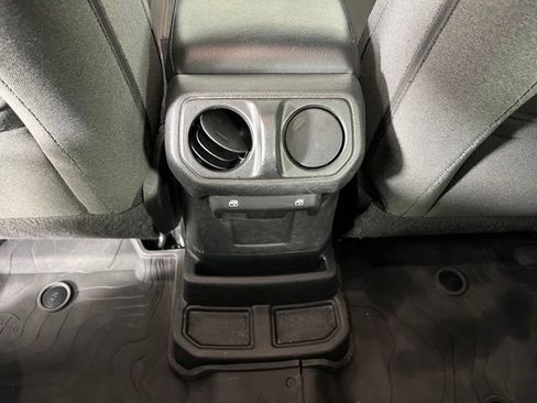 Used 2024 Jeep Wrangler Unlimited AWD/4WD image 39