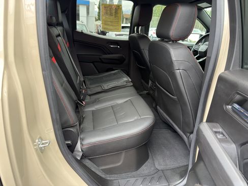 Used 2023 Chevrolet Colorado Z71 w/ Z71 Convenience Package 2 AWD/4WD image 12