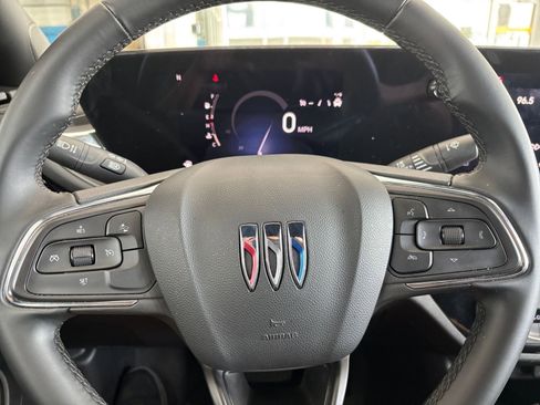 Used 2025 Buick Envista Sport Touring image 28
