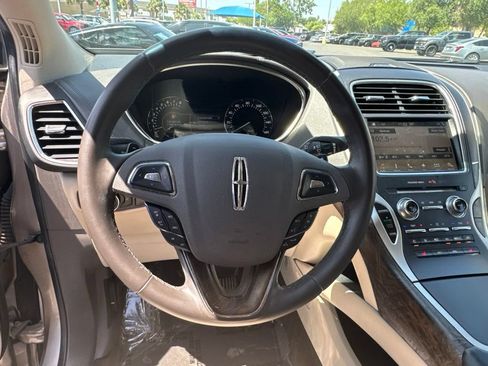 Used 2018 Lincoln MKX Select w/ Select Plus Package FWD image 12