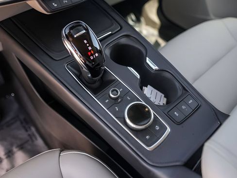 Used 2023 Cadillac XT4 Luxury w/ Cold Weather Package FWD image 22