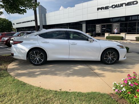 Used 2025 Lexus ES 300h w/ Premium Package FWD image 11