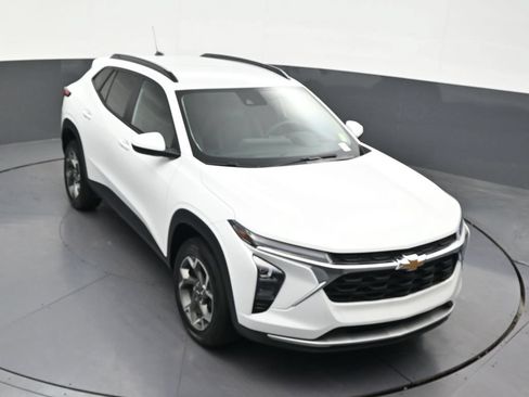 Used 2024 Chevrolet Trax LT FWD image 24