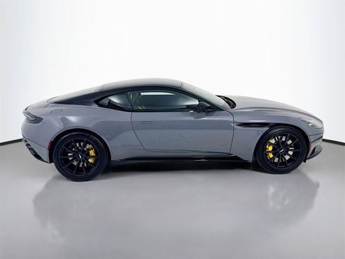 Used 2022 Aston Martin DB11 Coupe image 8