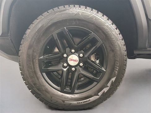 Used 2024 GMC Canyon AT4 image 30