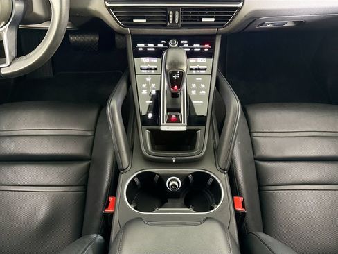 Certified 2023 Porsche Cayenne Platinum Edition AWD/4WD image 32