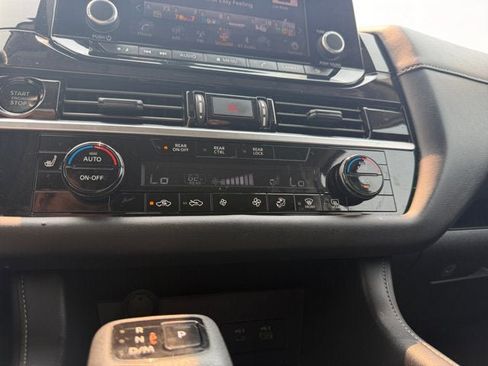 Used 2025 Nissan Pathfinder SV FWD image 20