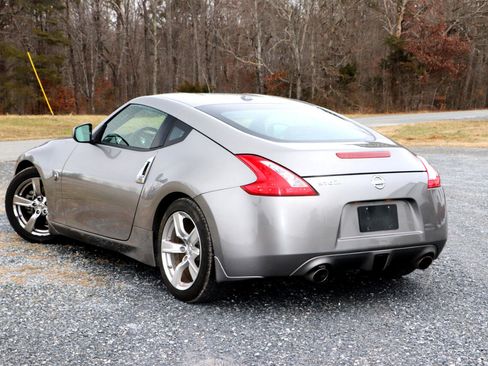 Used 2010 Nissan 370Z Touring image 12