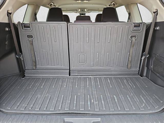 Used 2025 Toyota Highlander LE FWD image 6