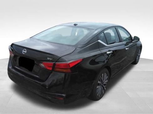 Used 2024 Nissan Altima 2.5 SV image 4