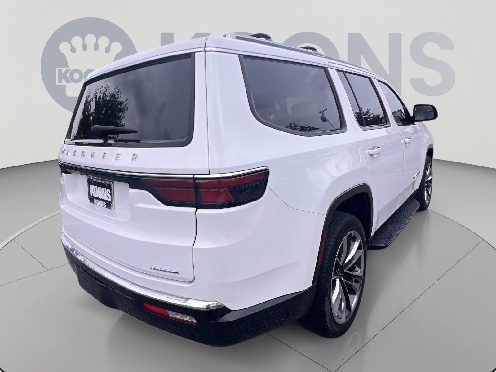 Used 2023 Jeep Wagoneer Series II w/ Convenience Group I AWD/4WD image 7