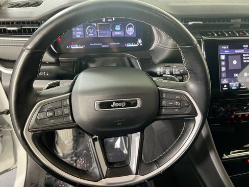 Used 2022 Jeep Grand Cherokee Altitude image 11