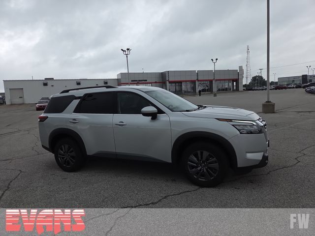 Used 2024 Nissan Pathfinder SV AWD/4WD image 2