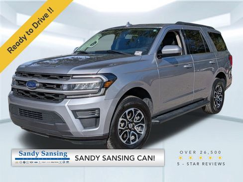 Used 2024 Ford Expedition XLT image 1