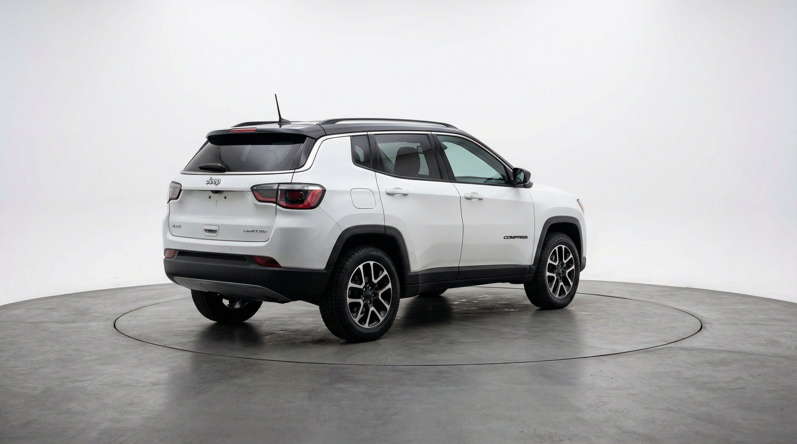 Used 2025 Jeep Compass Trailhawk AWD/4WD image 9