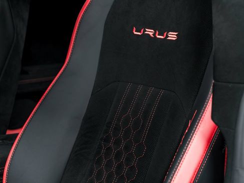 Used 2024 Lamborghini Urus Performante AWD/4WD image 22