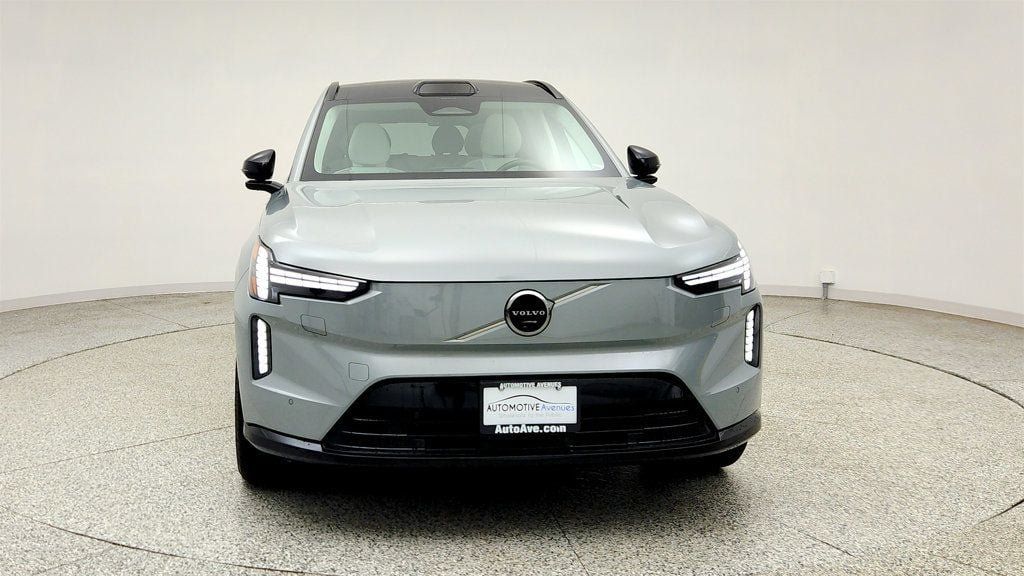 Used 2025 Volvo EX90 Ultra AWD/4WD image 2