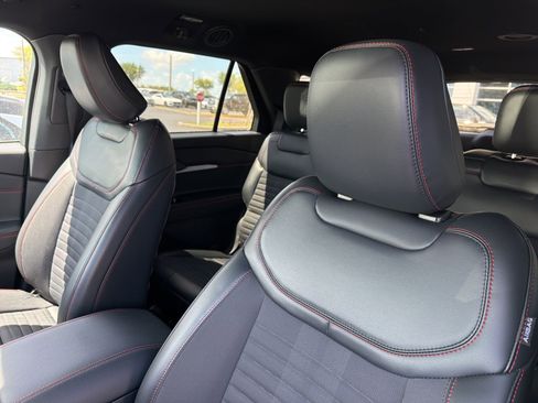 Used 2025 Ford Explorer ST-Line w/ ST-Line Street Pack image 13