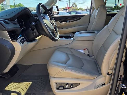 Used 2020 Cadillac Escalade Luxury AWD/4WD image 5