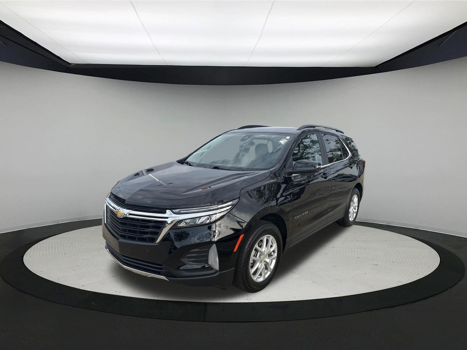 Used 2024 Chevrolet Equinox LT AWD/4WD image 2