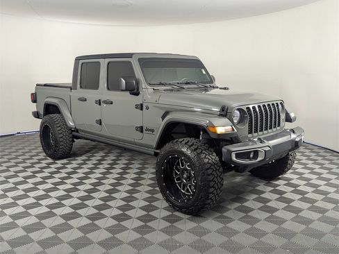 Used 2021 Jeep Gladiator Sport image 9