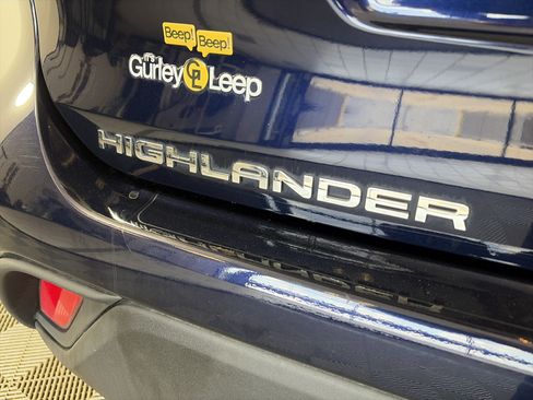 Used 2021 Toyota Highlander XLE AWD/4WD image 17