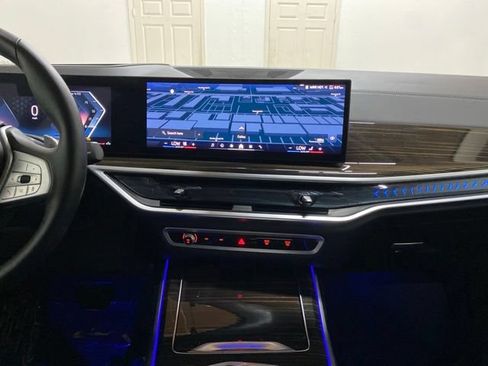 Used 2025 BMW X7 xDrive40i w/ Premium Package AWD/4WD image 15