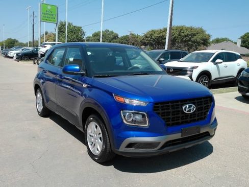 Used 2023 Hyundai Venue SE FWD image 4