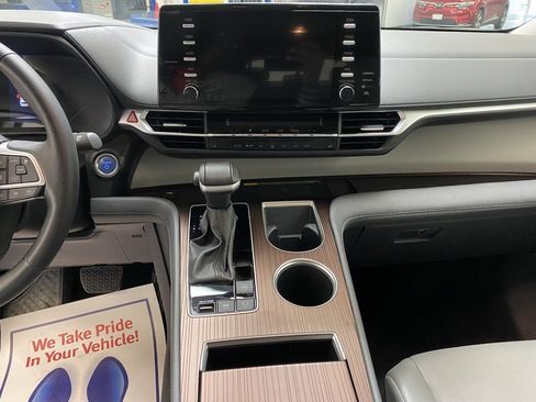 Used 2024 Toyota Sienna XLE image 33