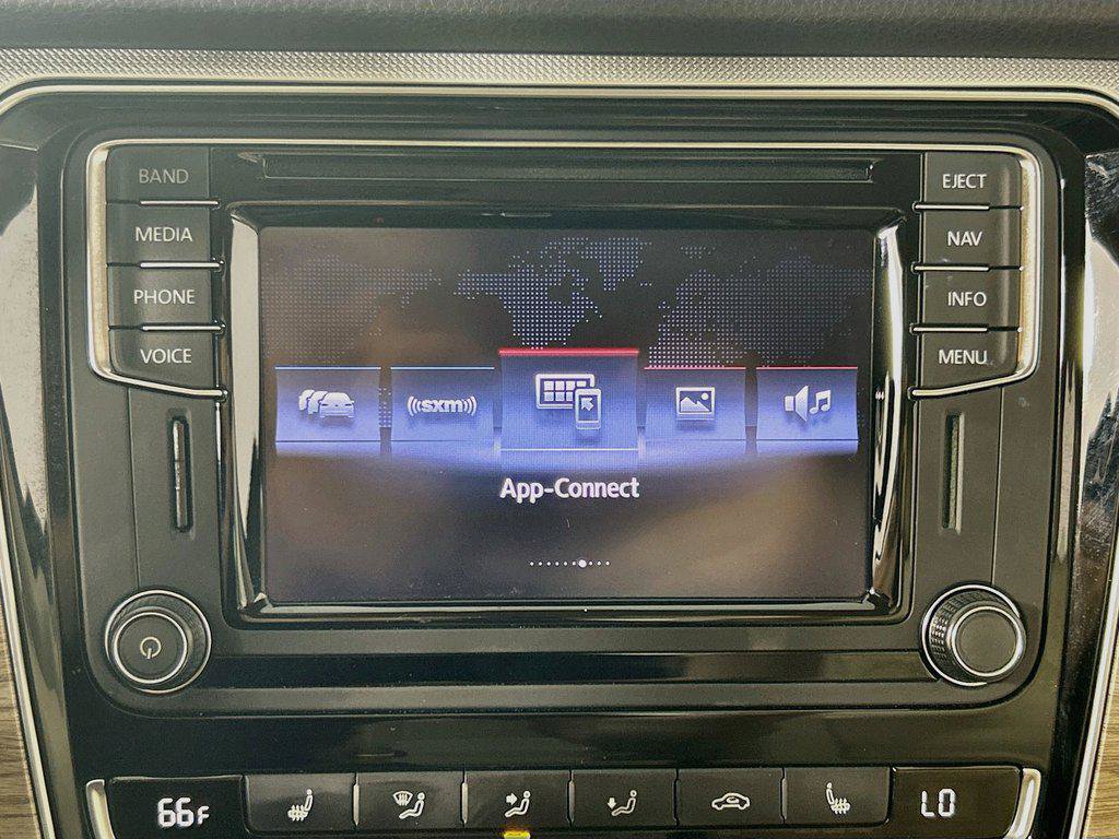 Used 2017 Volkswagen Passat 1.8T SEL Premium FWD image 15