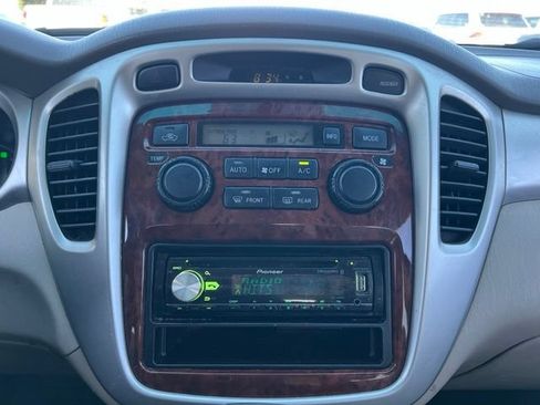 Used 2004 Toyota Highlander Limited w/ Leather Trim Pkg AWD/4WD image 16