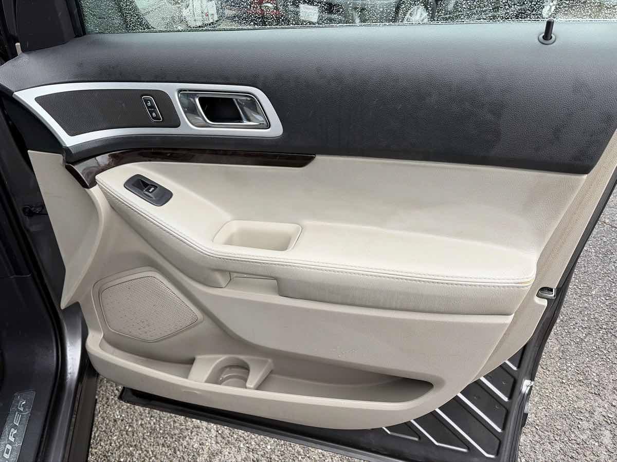 Used 2012 Ford Explorer Limited FWD image 29