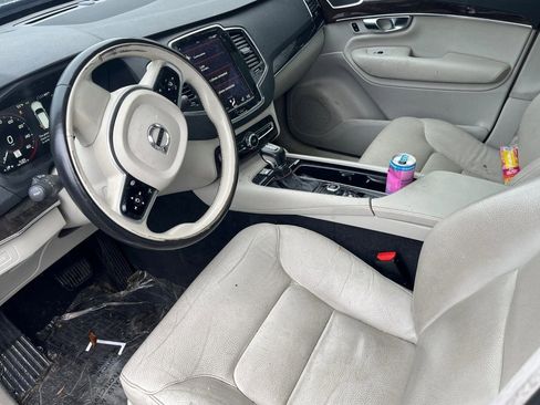 Used 2018 Volvo XC90 T6 Momentum w/ Convenience Package image 3