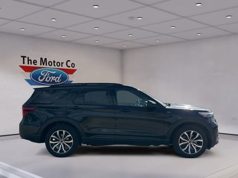 Certified 2023 Ford Explorer ST-Line w/ Class IV Trailer Tow Package image 4